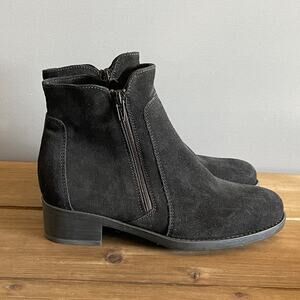 La Canadienne Women's Sydney Black Suede Ankle Boots Size 6 M Zip Water Resist